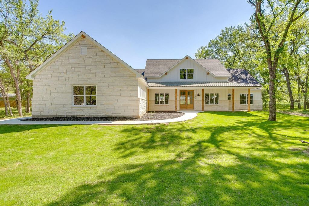 6705 Westover Drive, Granbury, TX 76049 — photo 1