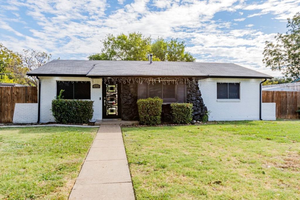 1528 Debbie Drive