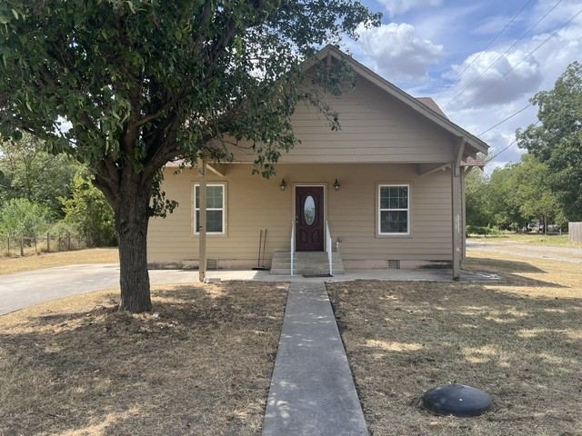 1333 N Commerce Street, Gainesville, TX 76240 — photo 1