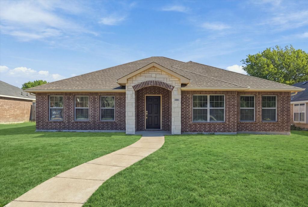 408 Northgate Drive, Terrell, TX 75160 — photo 1