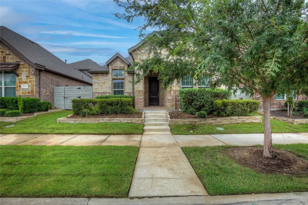 820 10th Street, Argyle, TX 76226 — photo 1