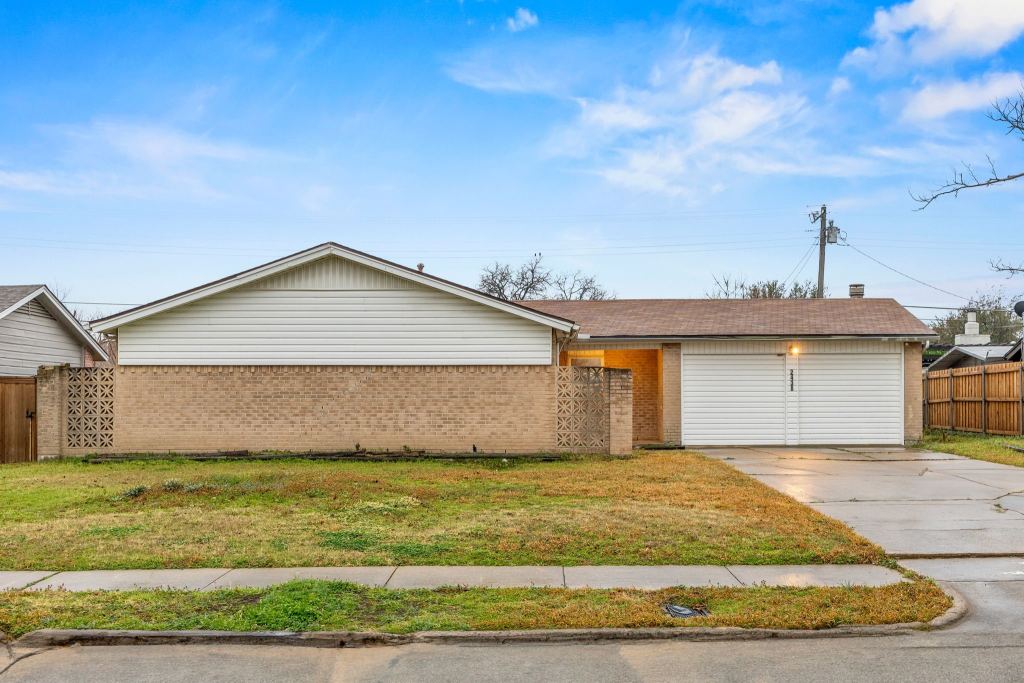 2438 Lasalle Drive, Irving, TX 75062 — photo 1