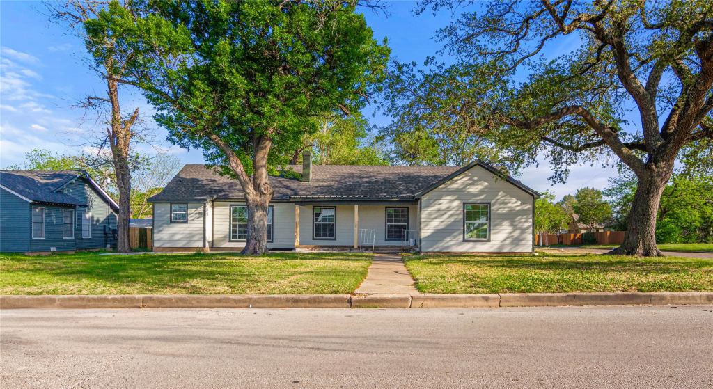 2928 Pine Avenue, Waco, TX 76708 — photo 1