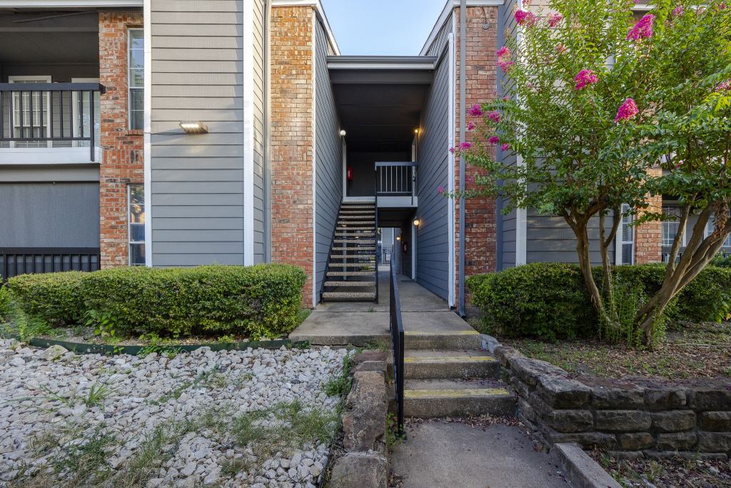 18333 Roehampton Drive 825, Dallas, TX 75252 — photo 1