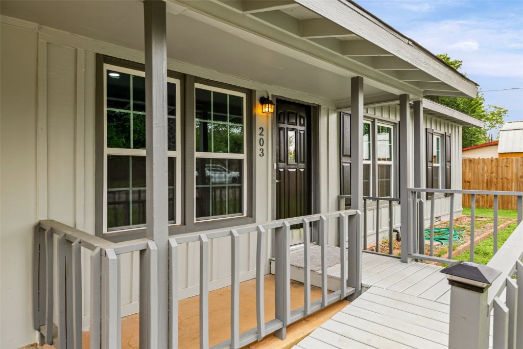 203 S Lancaster Street, Granbury, TX 76048 — photo 1