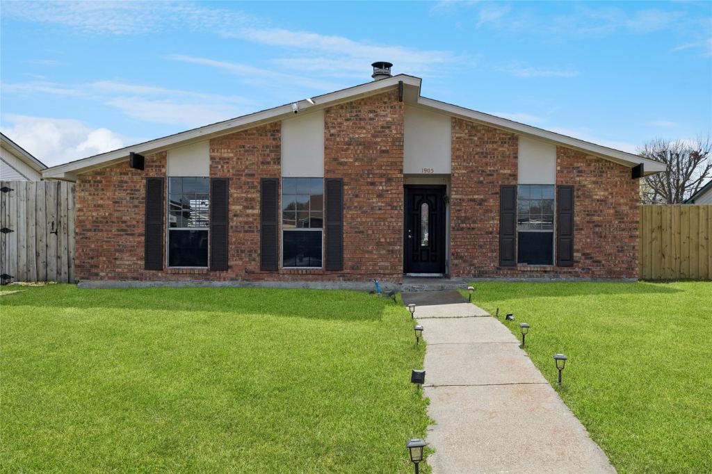 1905 Montana Trail, Grand Prairie, TX 75052 — photo 1