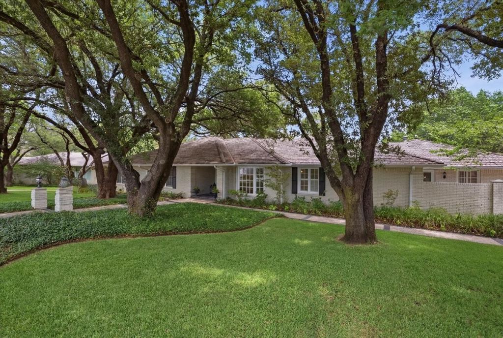 2209 Canterbury Drive