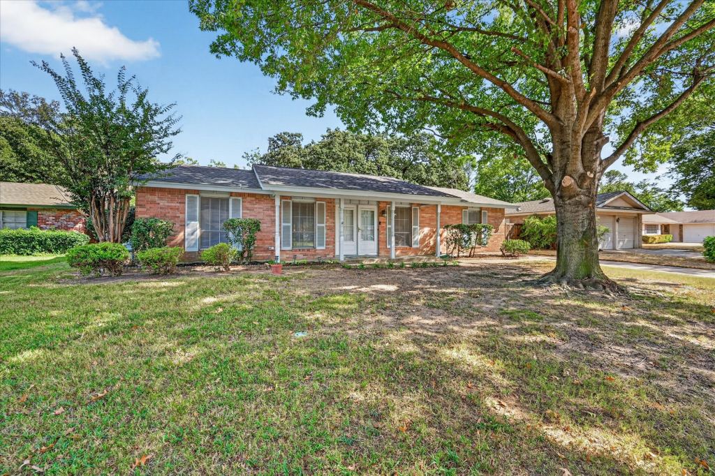 3016 Friendswood Drive, Arlington, TX 76013 — photo 1