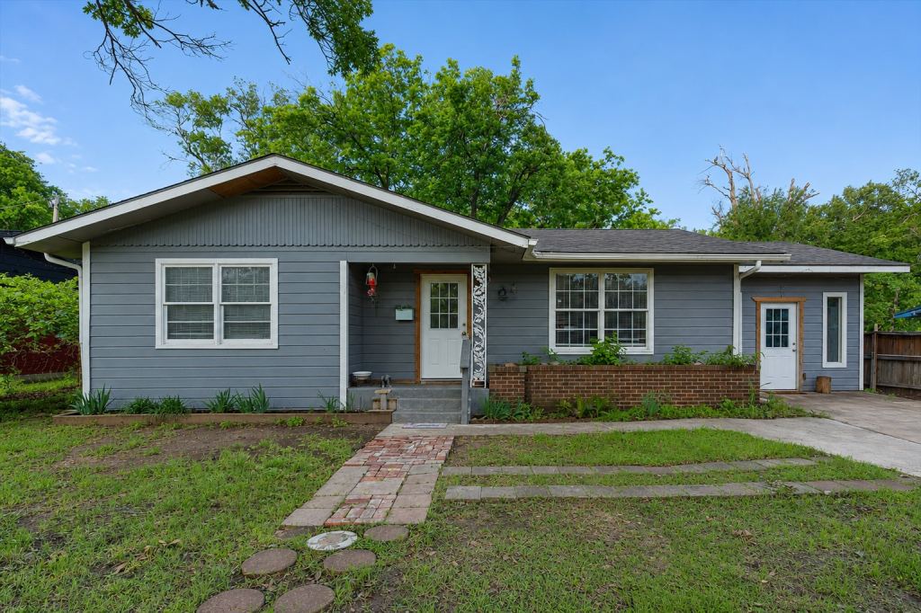 302 S 38th Street, Corsicana, TX 75110 — photo 1