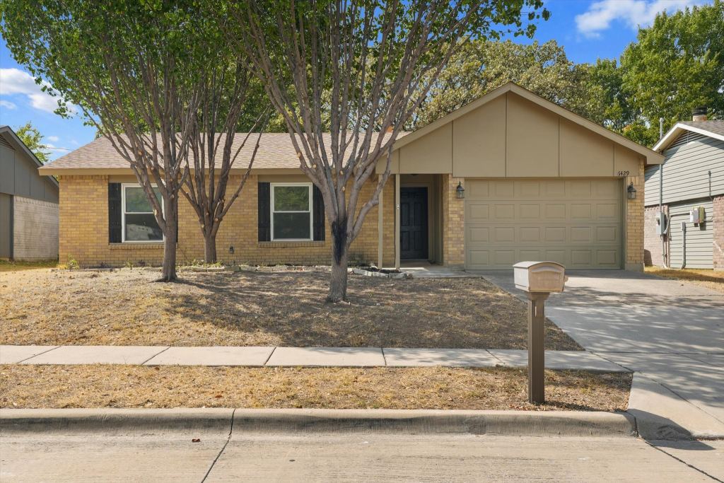 6429 Yarmouth Avenue, North Richland Hills, TX 76182 — photo 1