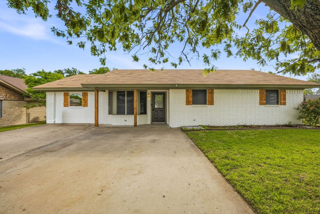 115 Doublehorn Street, Stephenville, TX 76401 — photo 1
