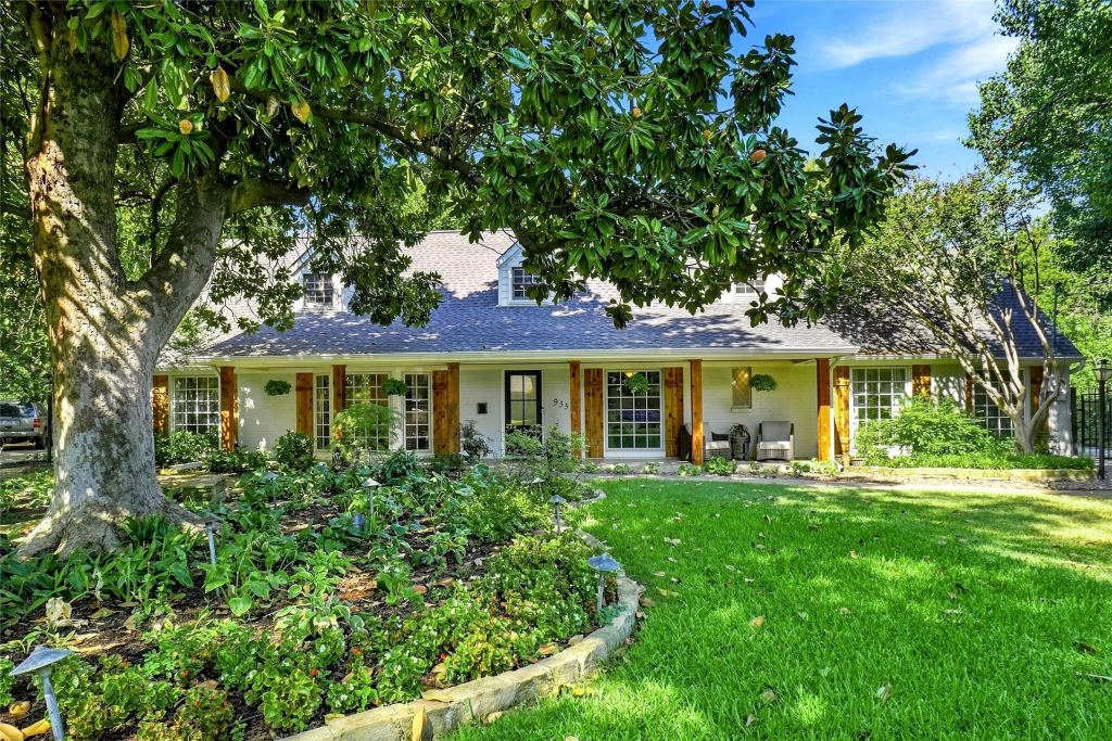 933 Blue Lake Circle