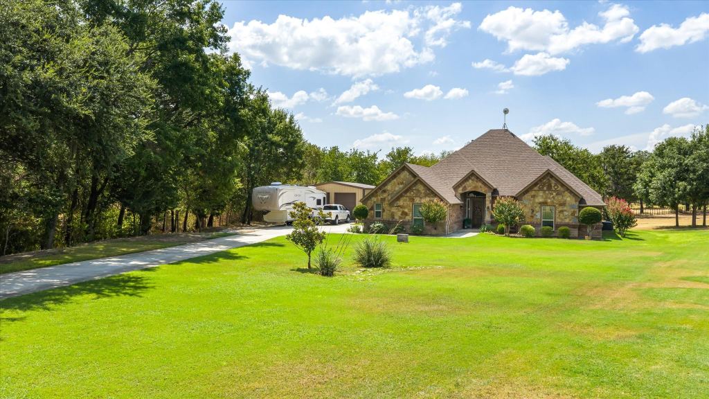 218 Hidden Creek Loop, Weatherford, TX 76085 — photo 1