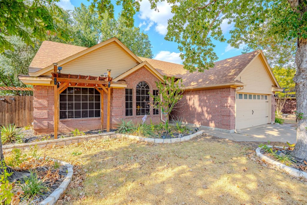 1522 Hayloft Lane, Granbury, TX 76048 — photo 1