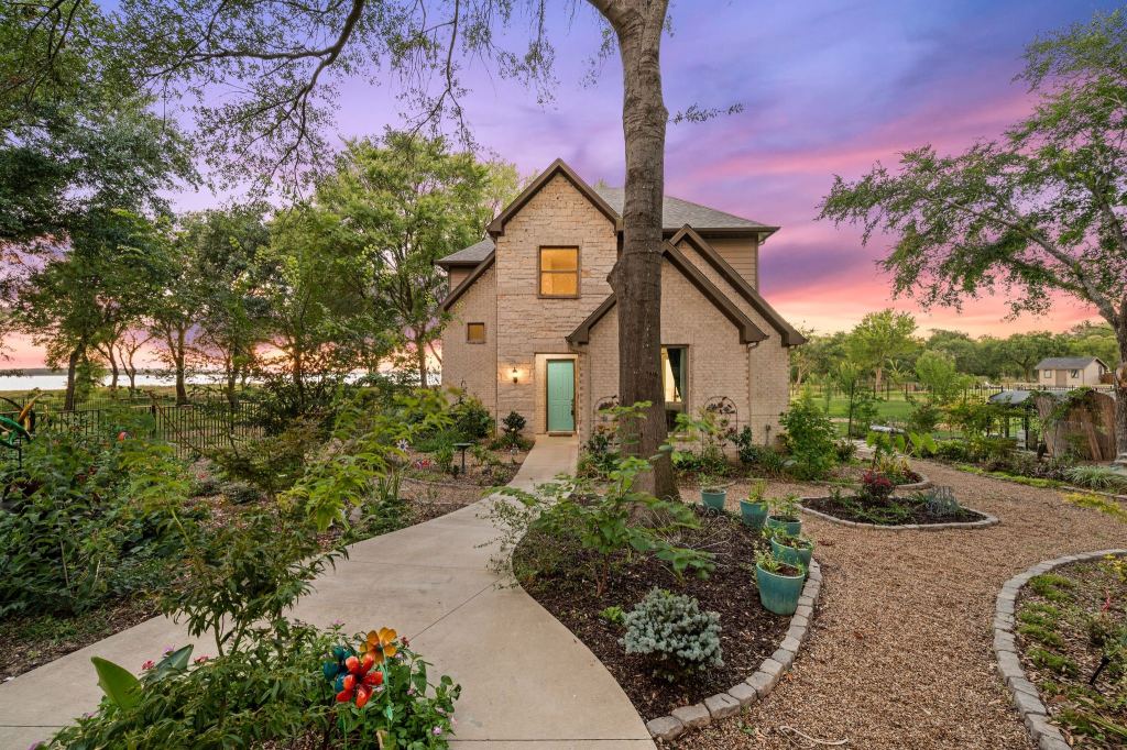 1518 Shoreline Drive, Mabank, TX 75143 — photo 1