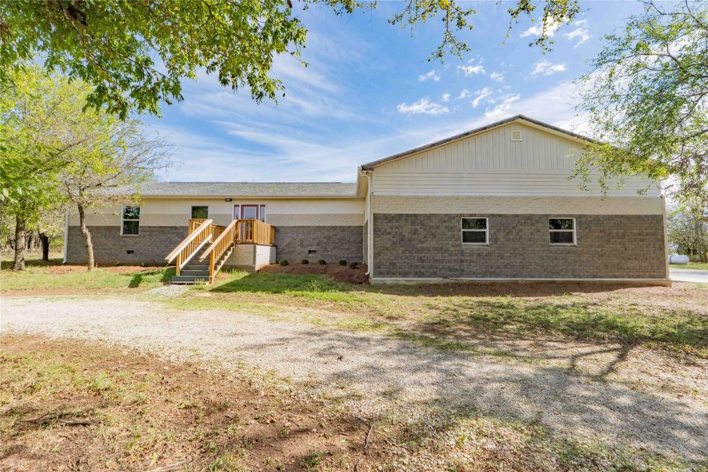 211 E Bay Drive