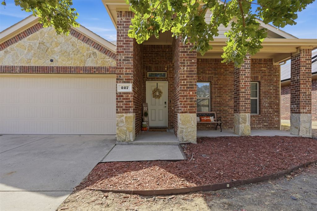 227 Old Spanish Trail, Waxahachie, TX 75167 — photo 1