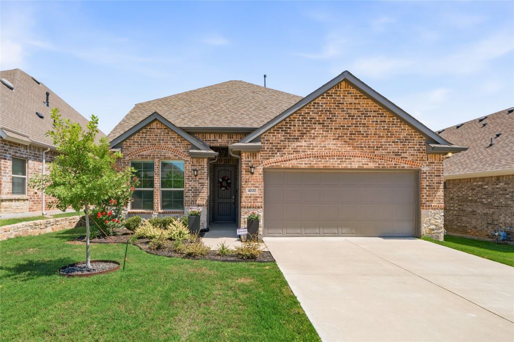 4727 Bluffview Drive, Haltom City, TX 76137 — photo 1