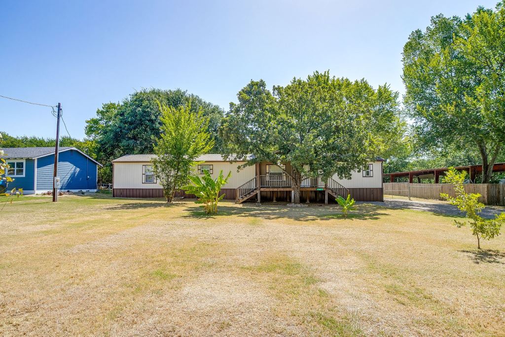 557 Surrey Lane, Burleson, TX 76028 — photo 1