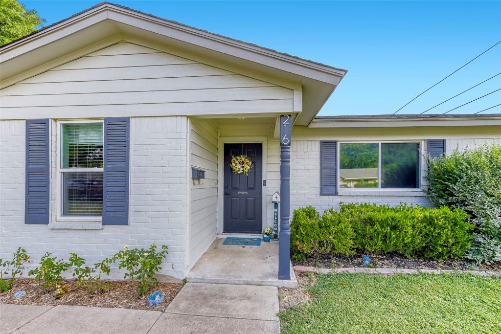 216 N Prairie View Road, Crowley, TX 76036 — photo 1