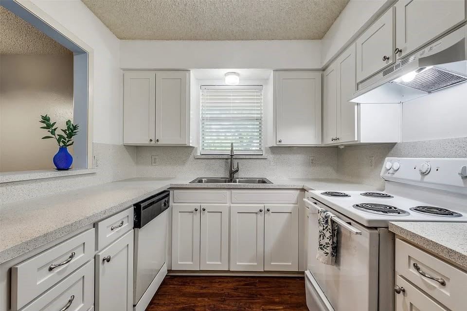 627 Texas Street, Denton, TX 76209 — photo 1
