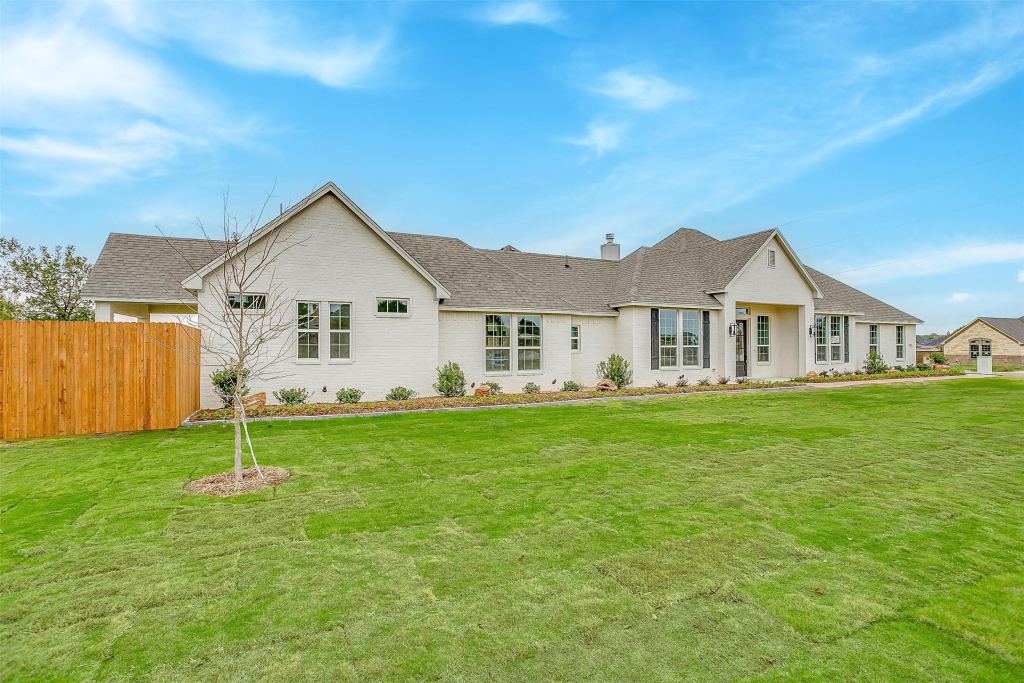 991 Hulen, Crowley, TX 76036 — photo 1