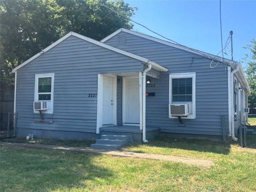 2223 Houston Street, Grand Prairie, TX 75050 — photo 1
