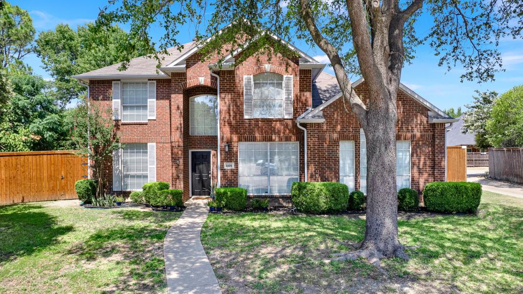 1101 Easton Lane