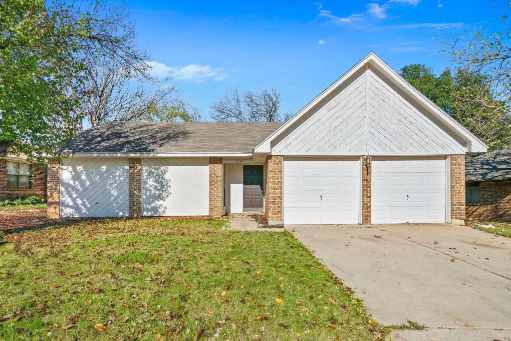 2334 Dartmouth Drive, Grand Prairie, TX 75052 — photo 1