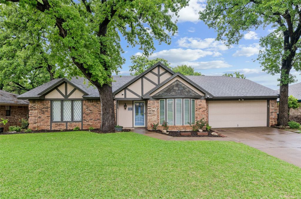 5707 Trail Crest Drive, Arlington, TX 76017 — photo 1