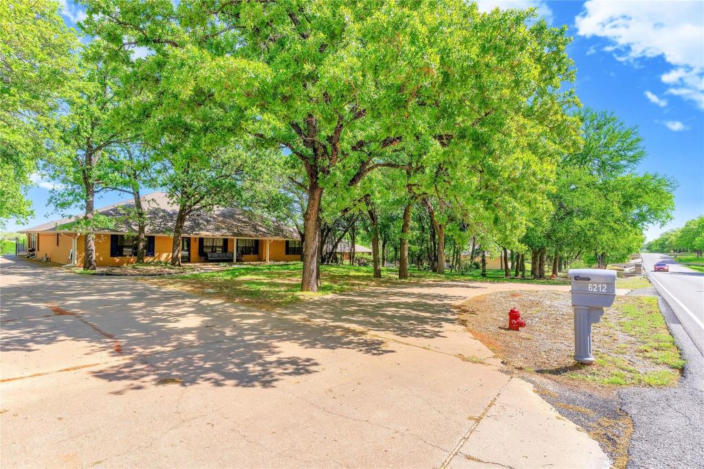 6212 Westover Drive, Granbury, TX 76049 — photo 1