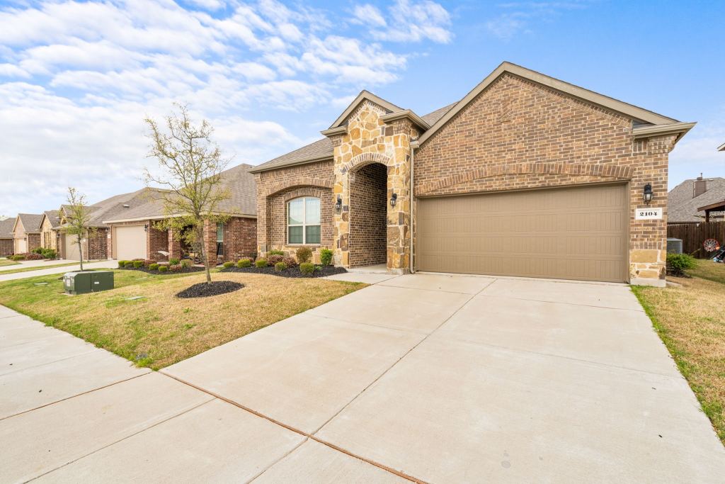 2104 Lake Cliff Drive, Little Elm, TX 75068 — photo 1