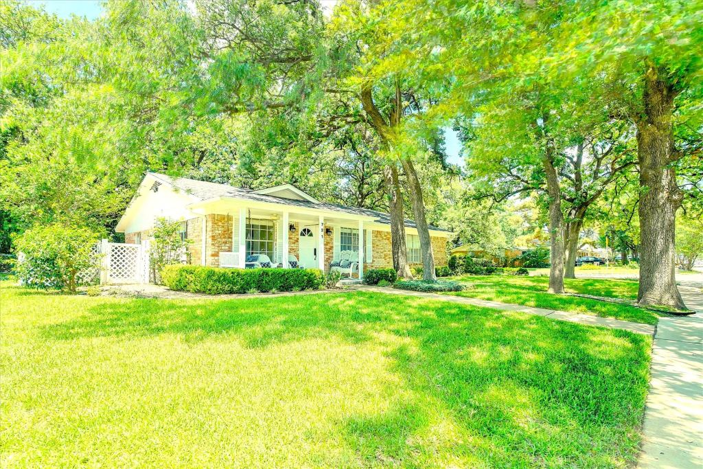 721 Fouts Drive, Irving, TX 75061 — photo 1