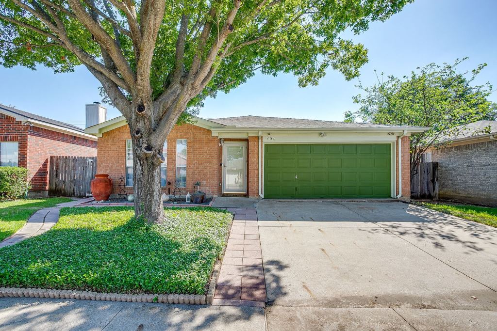 704 Charles City Drive, Arlington, TX 76018 — photo 1
