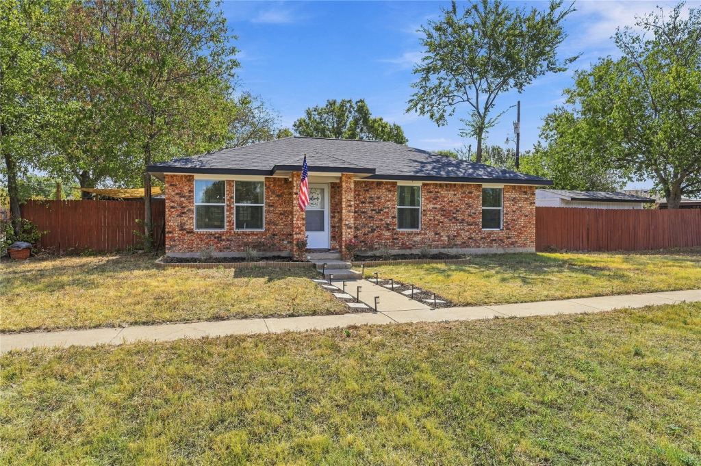 900 N Grand Avenue, Waxahachie, TX 75165 — photo 1