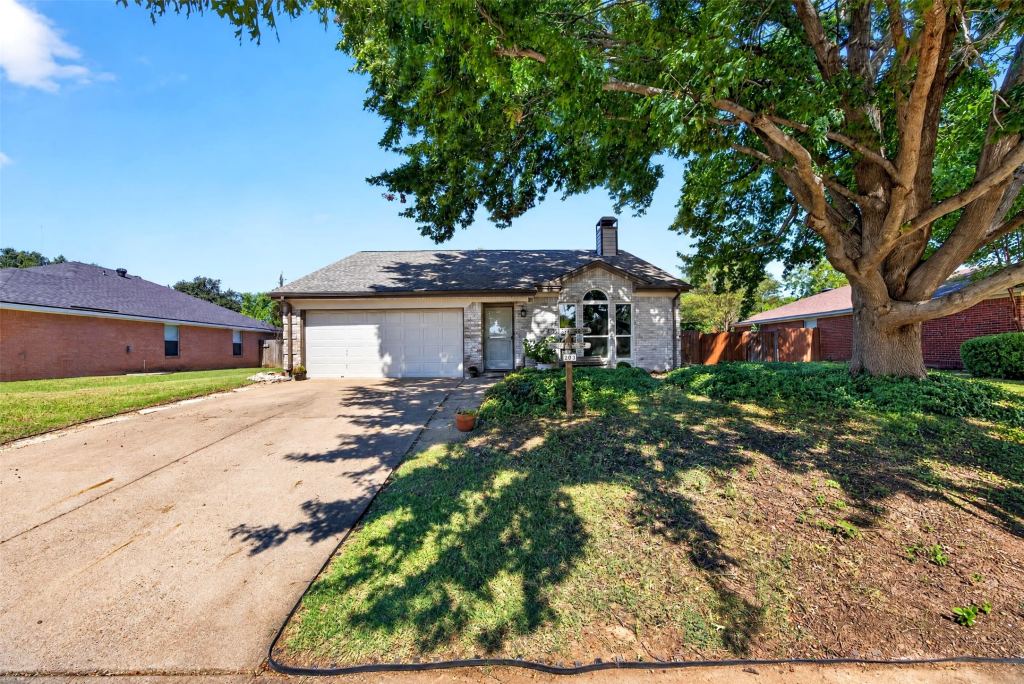203 Briarglen Drive, Cedar Hill, TX 75104 — photo 1