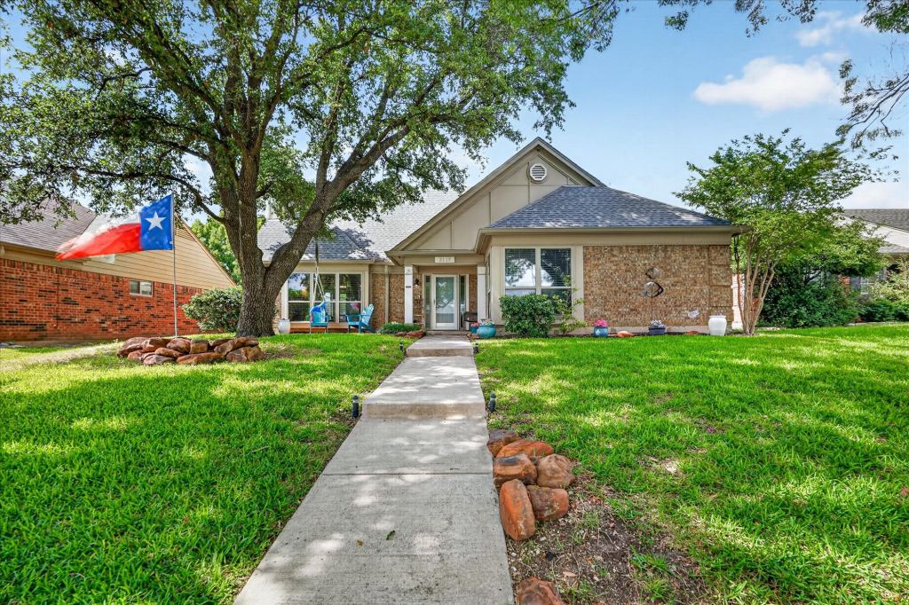 2117 Lavaca Trail, Carrollton, TX 75010 — photo 1