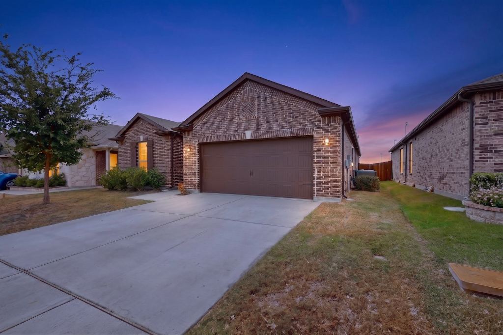 600 Bronze Forest Drive, Fort Worth, TX 76131 — photo 1