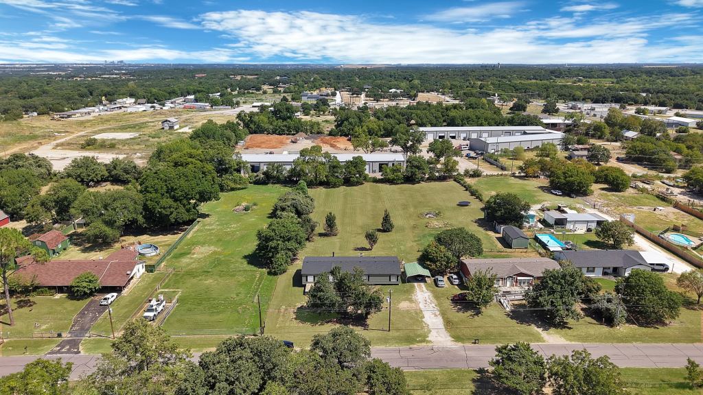 212 Ponderosa Lane, Burleson, TX 76028 — photo 1