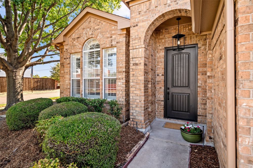 8120 Tavaros Drive, Plano, TX 75024 — photo 1