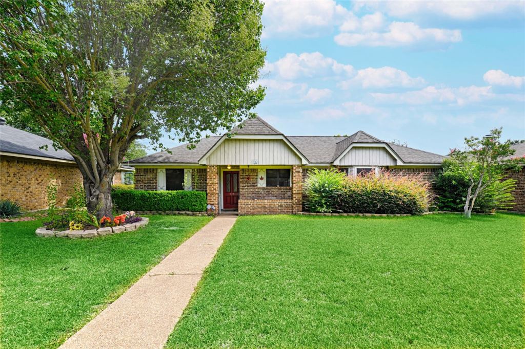 923 Courtney, Mesquite, TX 75150 — photo 1
