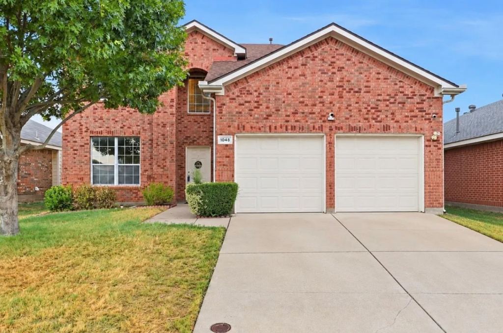 1048 Twin Brooks Drive, Grand Prairie, TX 75052 — photo 1