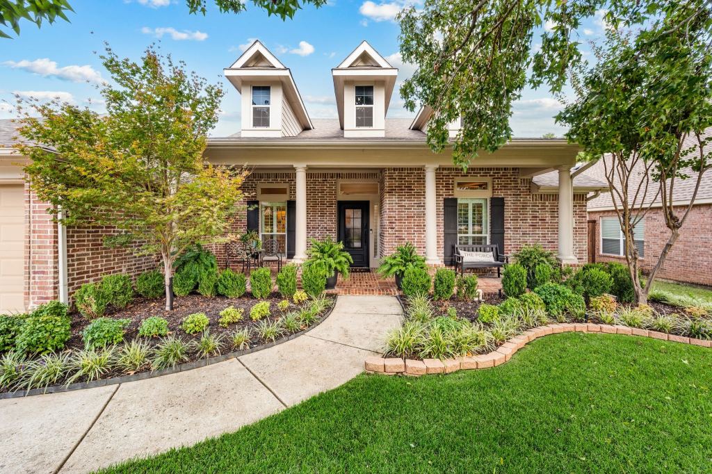 916 Water Oak Drive, Grapevine, TX 76051 — photo 1