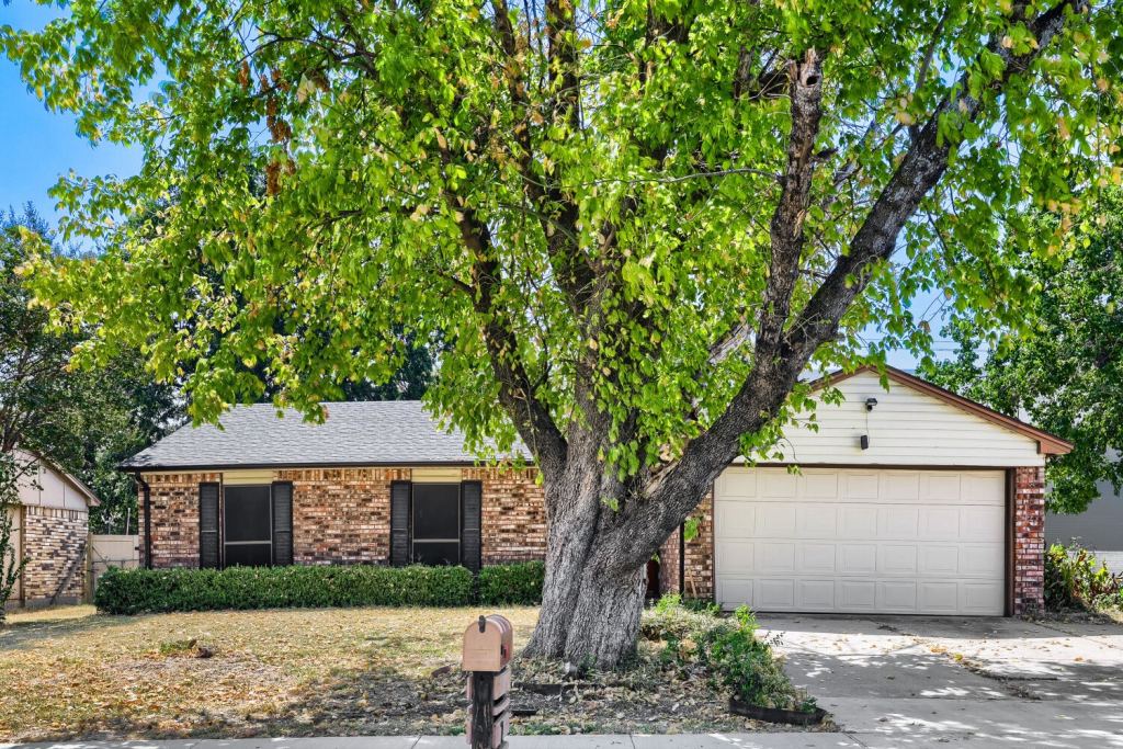 704 Fort Worth Street, Mansfield, TX 76063 — photo 1