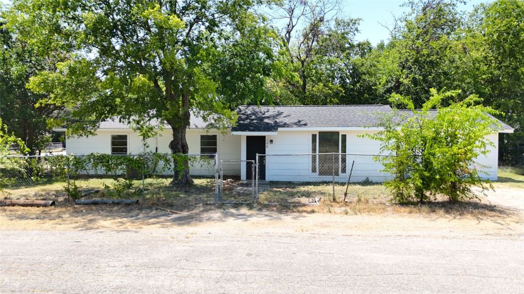 108 E Kirby Avenue, Quinlan, TX 75474 — photo 1