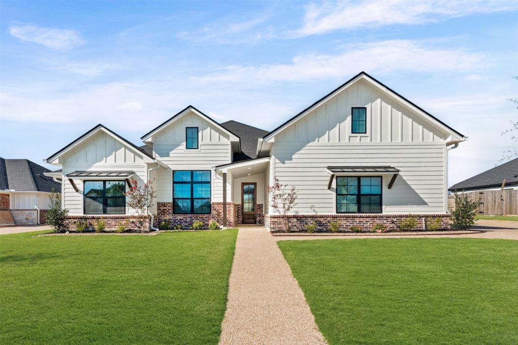 10205 Charmwood Drive, Waco, TX 76712 — photo 1