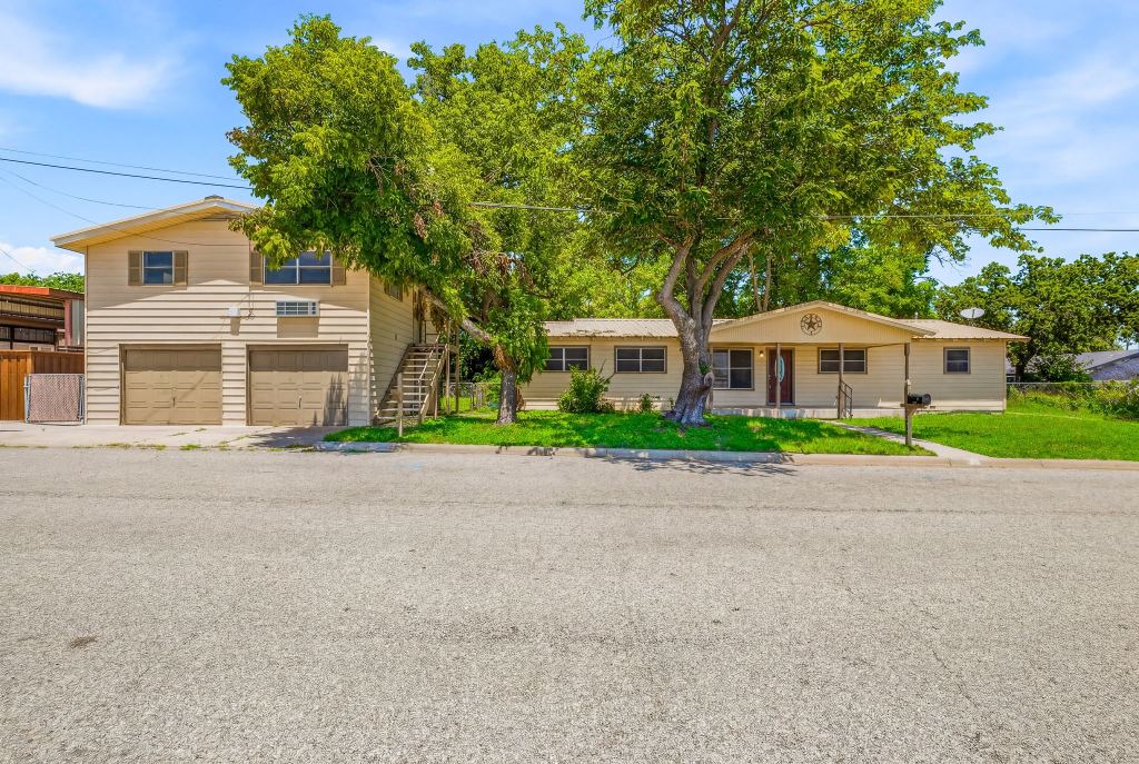 1571 W Ash Street, Stephenville, TX 76401 — photo 1