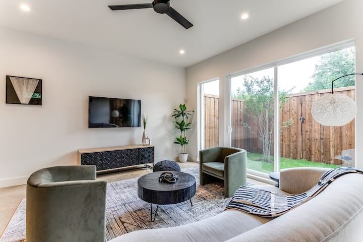 911 Muncie Avenue, Dallas, TX 75212 — photo 1