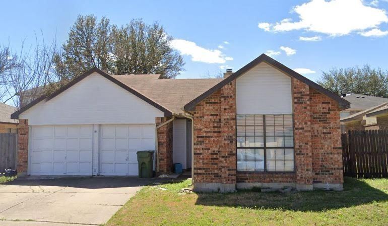 330 Valley Spring Drive, Arlington, TX 76018 — photo 1