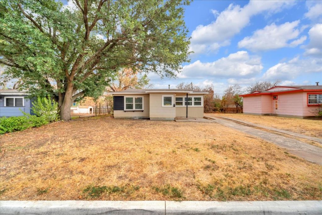 5528 Rickenbacker Place, Fort Worth, TX 76112 — photo 1